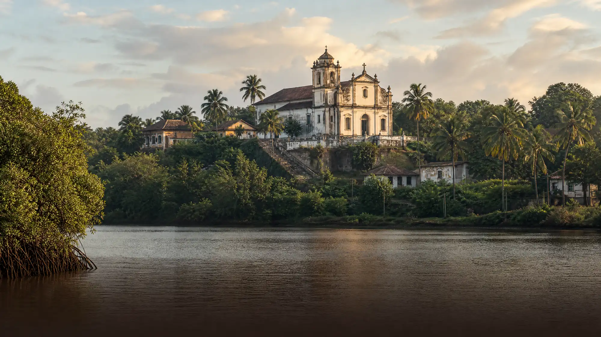 Divar Island is a quiet river island located 10 kilometers upriver from Panaji. You can only reach it via local ferries.